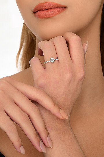 1 Karat Zümrüt Kesim 4 Tırnaklı Sıra Taşlı Laboratuvar Pırlantası Tektaş Yüzük - 2