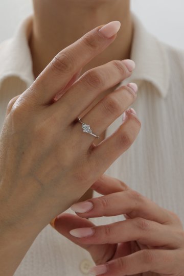 Beyaz Altın Sarmal Tektaş Yüzük - 1