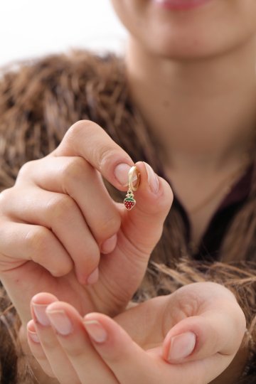 Çilek Detaylı Halka Küpe - 3