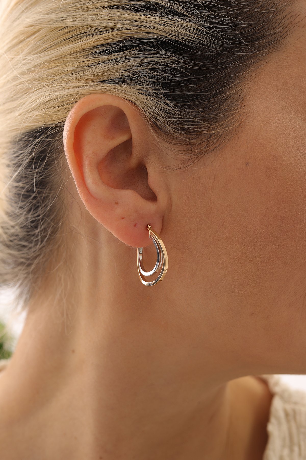 İki Renk Burgu Detay Küpe - Yavuz Kuyumculuk