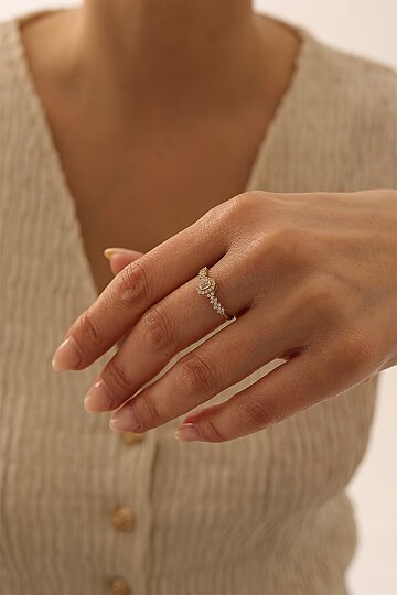 Kenar Taşlı Baget Yüzük - 1