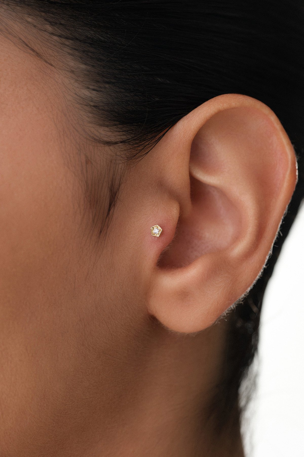 Taşlı Altıgen Tragus Piercing - Yavuz Kuyumculuk (1)