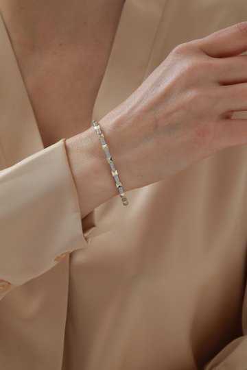 Taşlı Esnek Piramit Kelepçe - 1