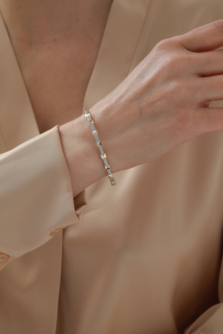 Taşlı Esnek Piramit Kelepçe - Yavuz Kuyumculuk