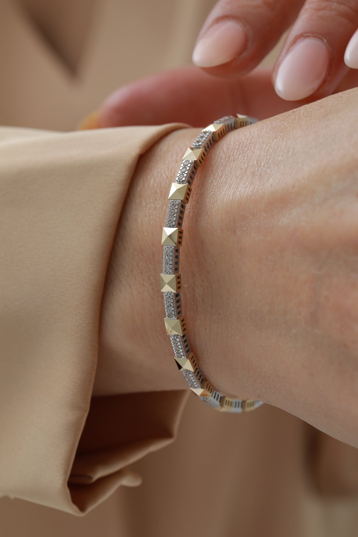 Taşlı Esnek Piramit Kelepçe - Yavuz Kuyumculuk (2)