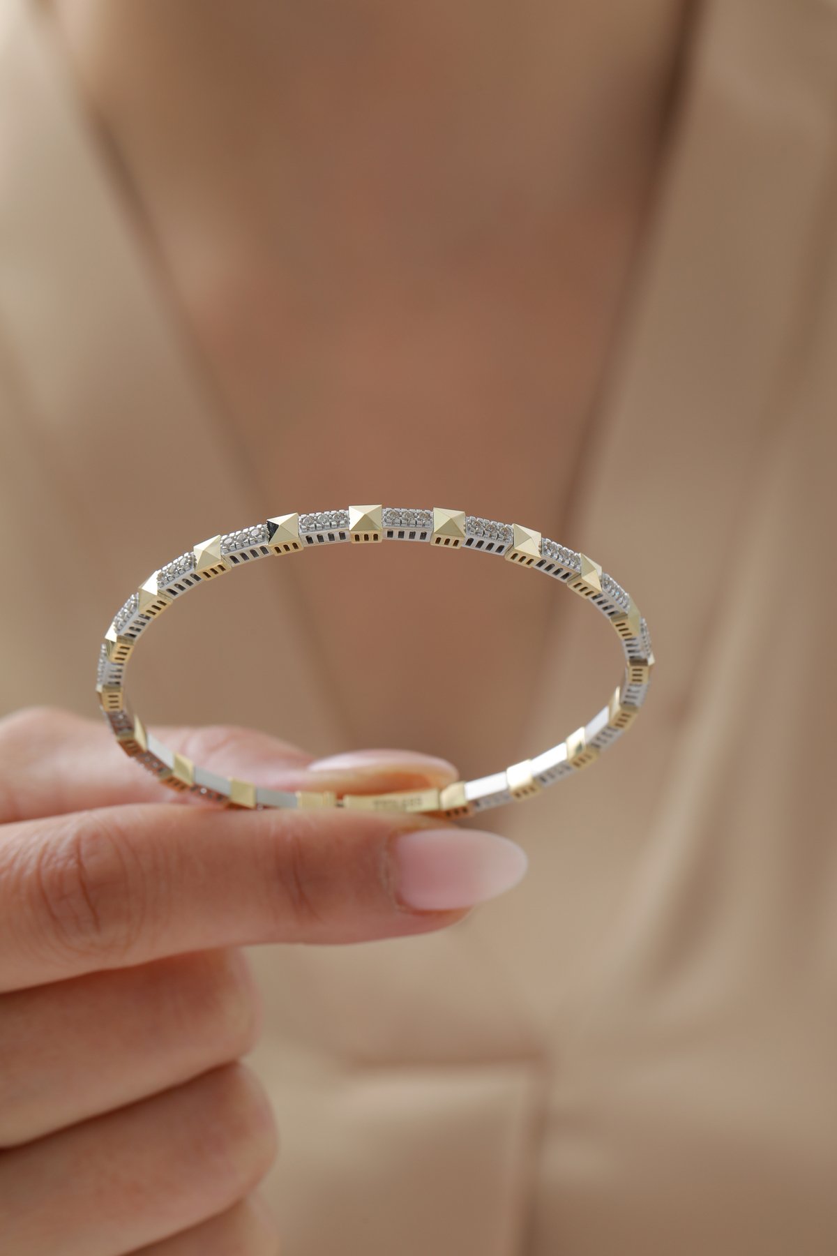 Taşlı Esnek Piramit Kelepçe - Yavuz Kuyumculuk (3)