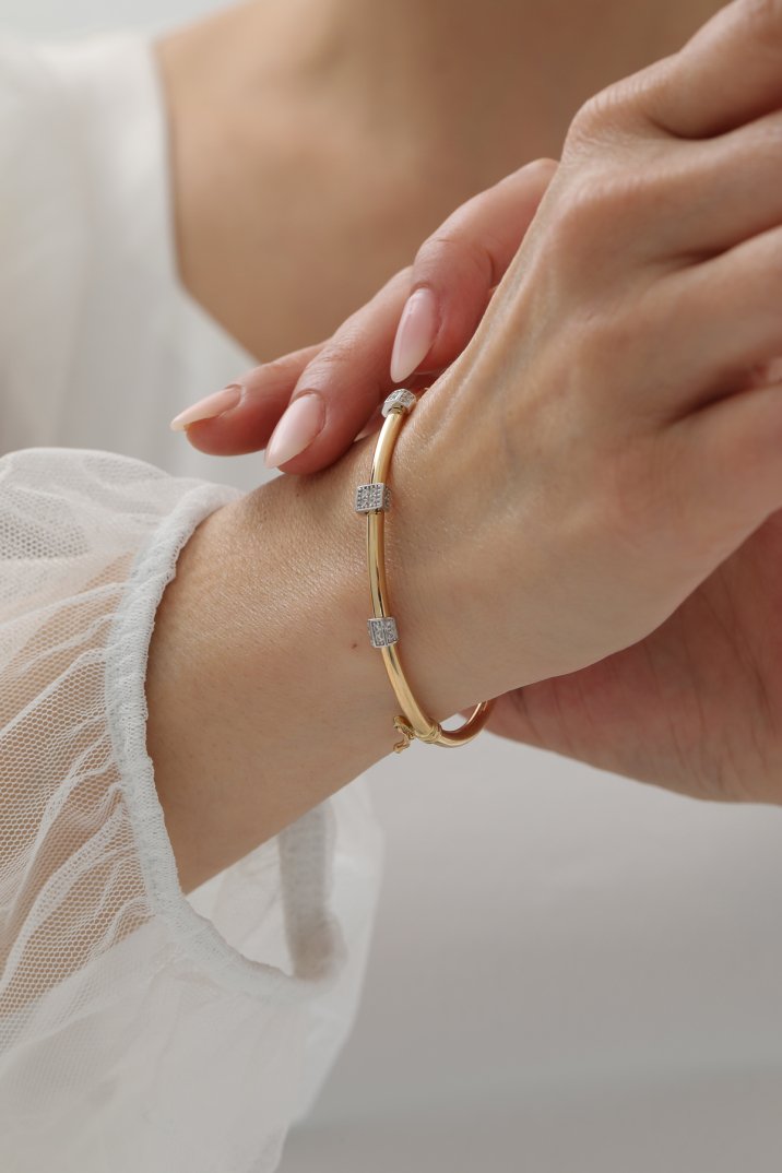 Taşlı İkonik Altın Kelepçe - Yavuz Kuyumculuk