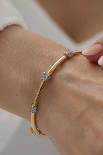 Taşlı İkonik Altın Kelepçe - 2