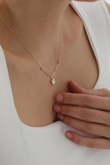 V Form Yonca Kolye - 2