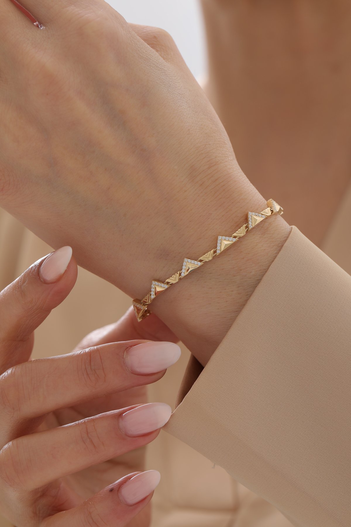 Yarı Taşlı Üçgen Modern Bileklik - Yavuz Kuyumculuk (1)