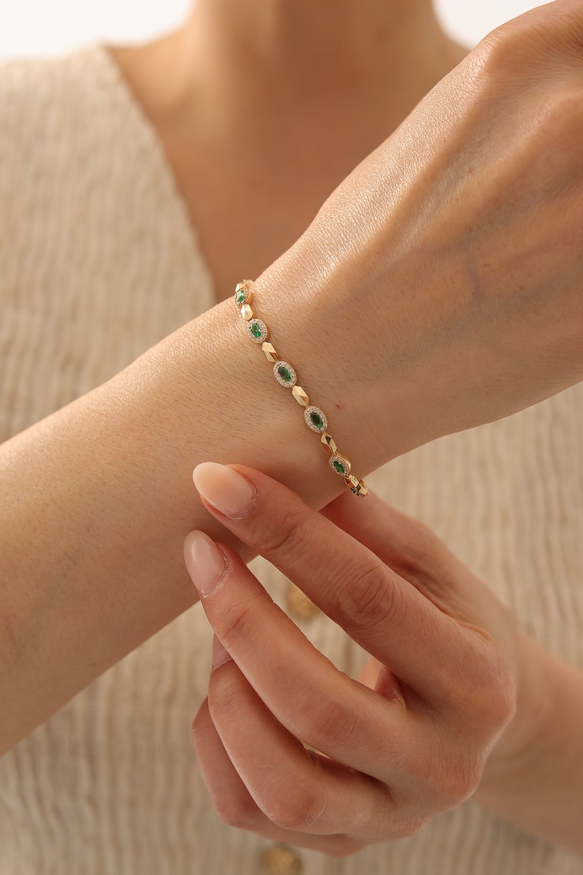 Zümrüt Taşlı Modern Bileklik - Yavuz Kuyumculuk (1)