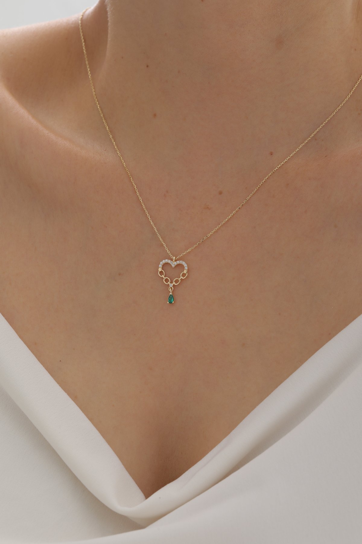 Zümrüt Taşlı Sallantılı Kalp Kolye - Yavuz Kuyumculuk (1)